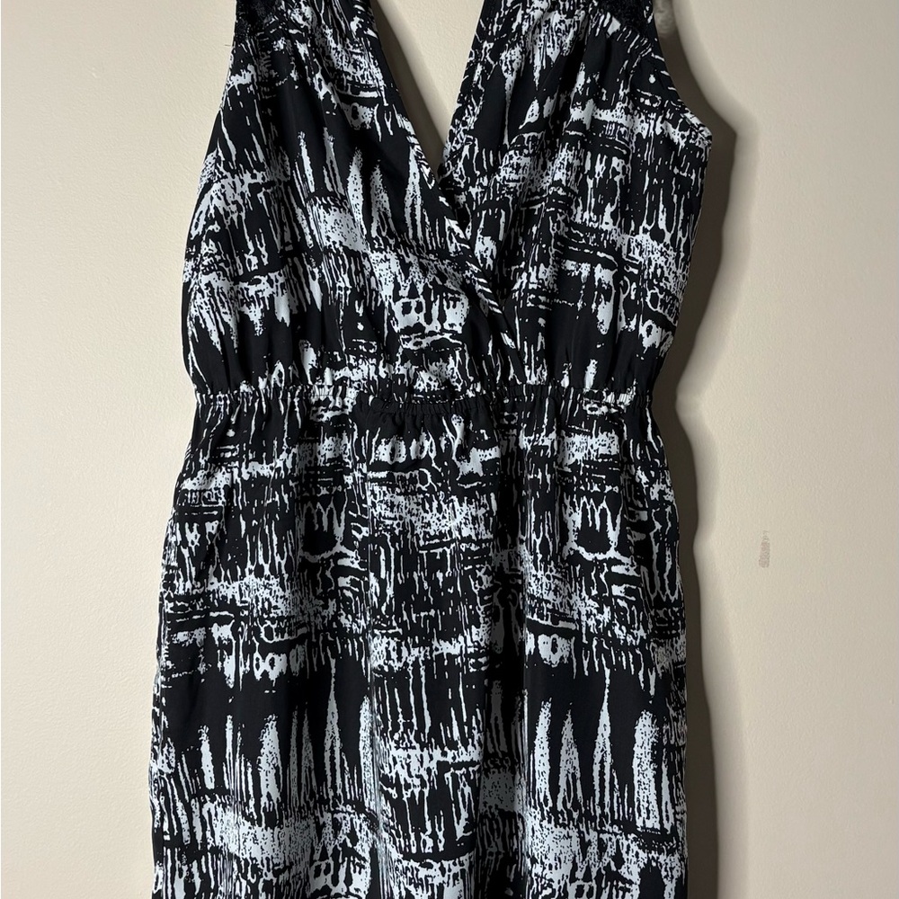 Black White Abstract Graphic Lace Back Keyhole V-Neck Wrap Mini Dress Sleeveless